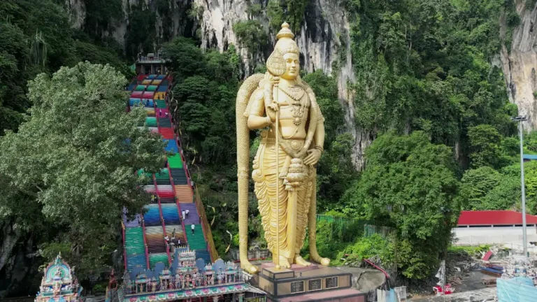 Kehidupan dan Kepercayaan: Batu Caves dalam Konteks Budaya Hindu