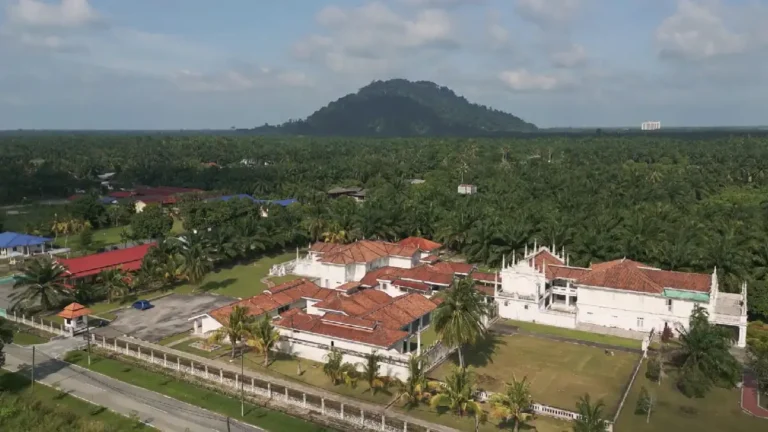 Jejak Warisan di Bandar dan Pekan Malaysia