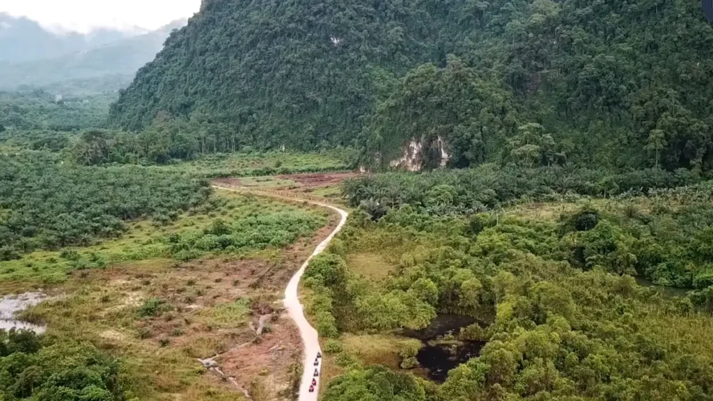 ATV Gopeng Perak menawarkan pengalaman mengasyikkan dengan berkenderaan ATV di trek pengembaraan yang menarik, menggabungkan alam semula jadi dan kegiatan lasak.