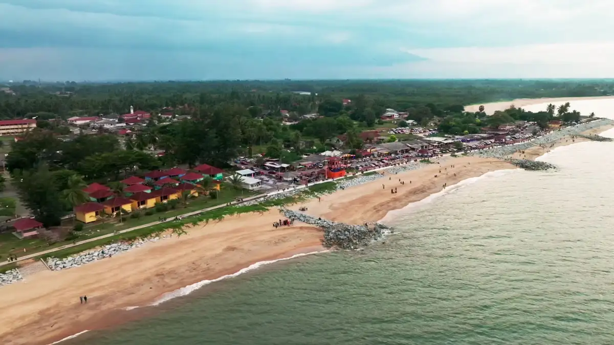Pantai Cahaya Bulan: Keindahan Lautan Malaysia