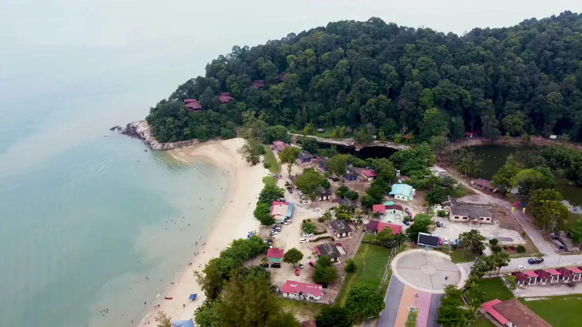 Pantai Teluk Batik: Menyelami Keindahan Alam Semula Jadi Perak