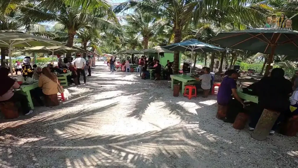 Sekinchan Coconut Farm: Sumber kelapa segar, keindahan alam, dan pengalaman petani yang menarik.