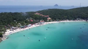 Tempat Snorkeling Malaysia Terbaik: Kepulauan Perhentian, Tunku Abdul Rahman, Redang, Tioman, dan Langkawi.