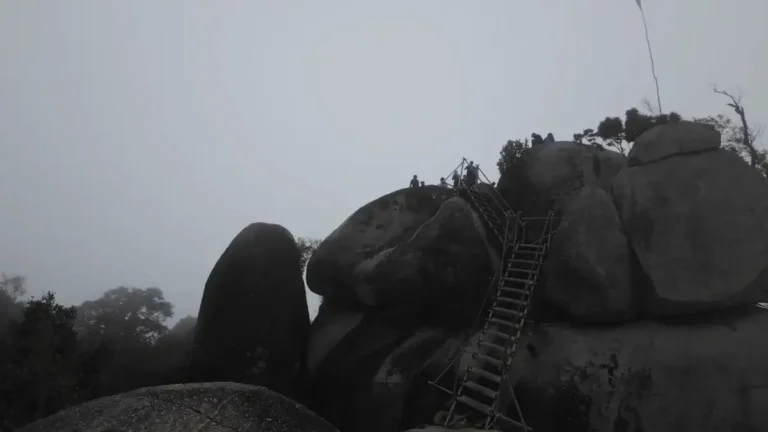 Eksplorasi Keunikan Gunung Datuk Puncak Tertinggi di Daerah Rembau