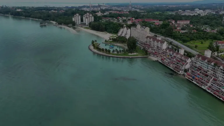 Port Dickson Resorts: Penginapan pelbagai jenis di pantai yang indah. Kemudahan moden dan keunikan pantai menawarkan pengalaman yang unik.