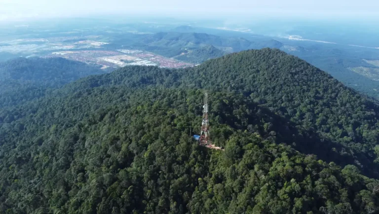 Gunung Lambak: Puncak semulajadi nan menawan, menawarkan ketenangan dan pemandangan menakjubkan.