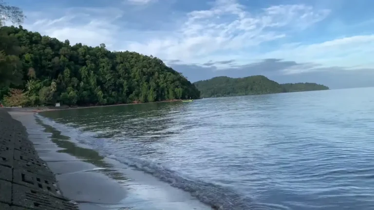 Rehatkan Jiwa dan Pikiran di Hotel Merdeka Beach Resort