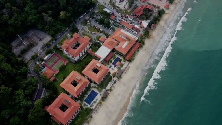 Tempat menarik di Kuantan: Pantai Teluk Cempedak, Destinasi Pantai Terbaik