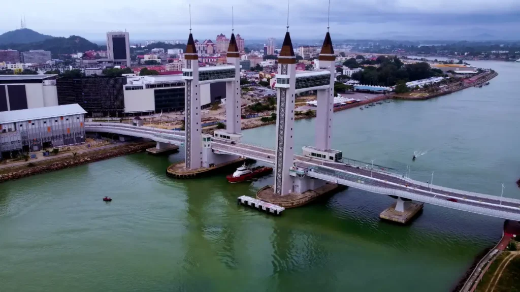 Jambatan Angkat: Simbol Kesenian dan Keunikan Arsitektur di Kuala Terengganu
